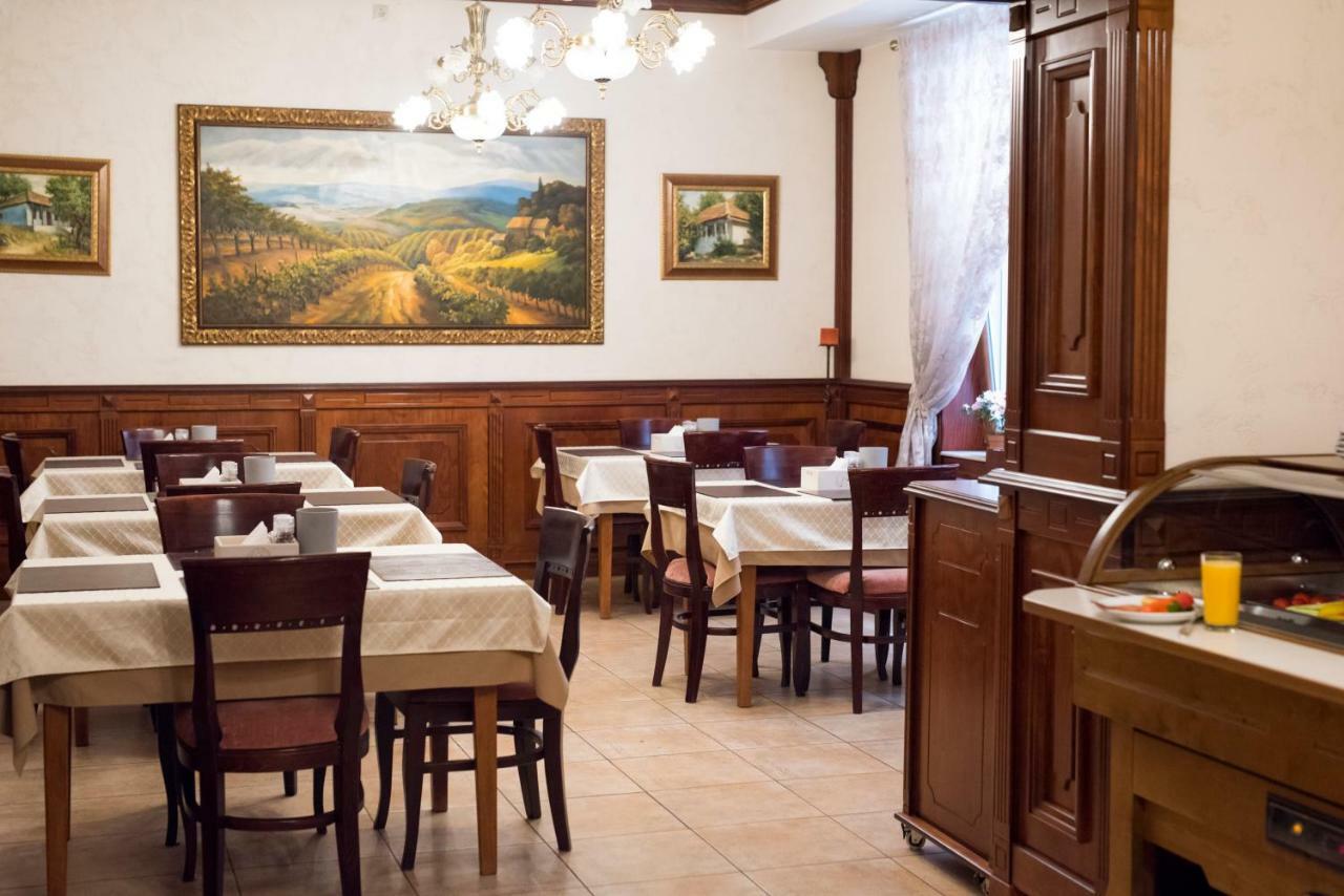 Luna Hotel 3*